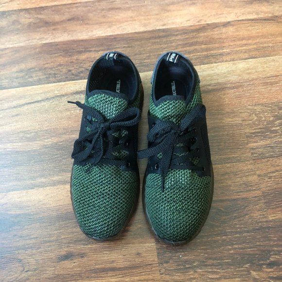 Indestructible Shoes Other - NWT Indestructible Steel Toed Sneakers Size 9